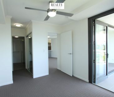 Location, Location, Location – Waterfront Unit near Hospital Precinct - Photo 2