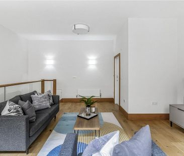 2 bedroom mews to rent - Photo 3