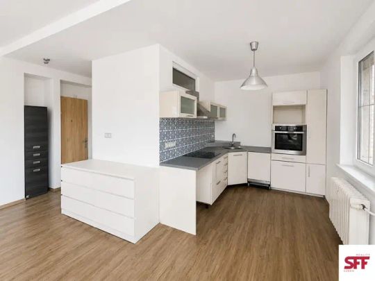 Pronájem prostorného bytu 2+kk částečně zařízený se klepem Púchovská Praha 4 Záběhlice - Photo 1