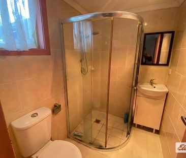 Spacious & Convenient 2 Bedroom Granny Flat - Photo 4