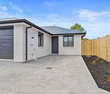 Modern Two Bedroom Unit with Ensuite - Photo 4