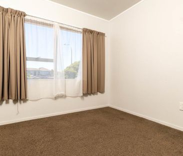 Bright, Calm & Pet-Friendly Home in Glendene - Photo 6