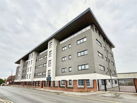 Lincoln House, Bolton - Photo 2