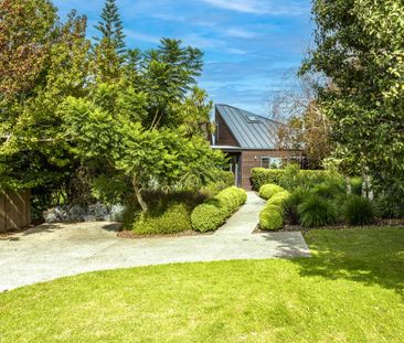 Stunning Coastal Executive Home in Picnic Bay - Photo 4