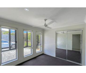 Modern, Light-Filled Low-Set Home in Quiet Hillcrest Pocket - Photo 4