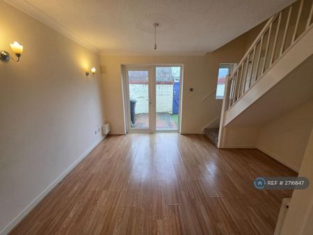 2 bedroom semi-detached house to rent - Photo 3