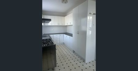 THREE BEDROOM HOUSE - Photo 5