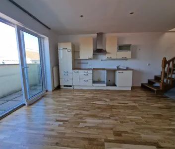 Dachgeschosswohnung auf 3 Ebenen mit Balkon, Terrasse & Dachterrasse! - Foto 2