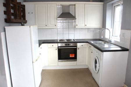 1 bed Apartment - To Let - Photo 5