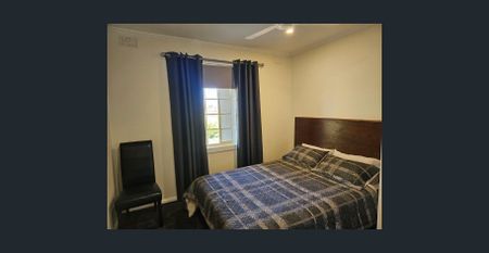 Stunningly refurbished & furnished!! - Photo 4