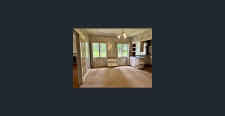 Charming older style home - Photo 2