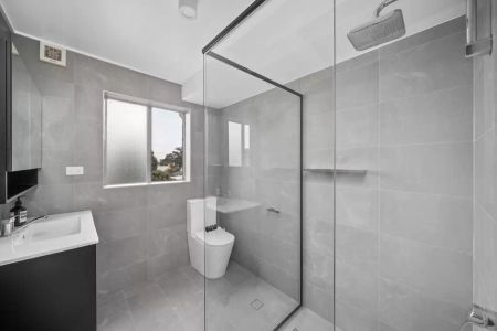 Designer one-bedroom apartment in the heart of Ashfield - Photo 5