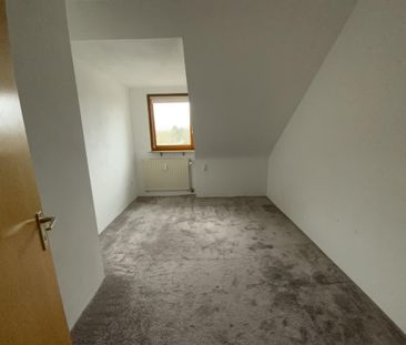 WBS! Gemütliche Dachgeschosswohnung mit tollem Balkon - Foto 1