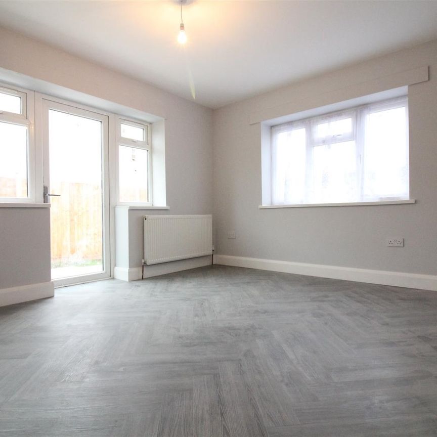 Snape Spur, Slough - Photo 1