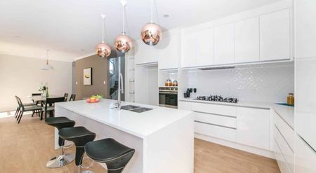 Location! Location! Location！ - Photo 4