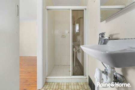 WELL PRESENTED 3 BEDROOM HOME - Photo 5