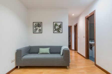 Bright&nbsp; double room in Camino de Vinateros - Photo 3