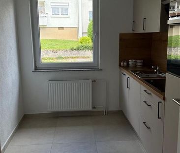 Renovierte 3 Zimmer Wohnung mit Balkon und Einbauküche zu vermieten! - Foto 1