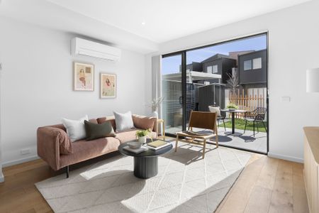 149 Sutherland Crescent, Taylor – A Sunlit Two-Level Sanctuary - Photo 4