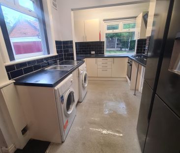 6 Bed - 16 Winston Mount, Headingley, Leeds - LS6 3JY - Student - Photo 4