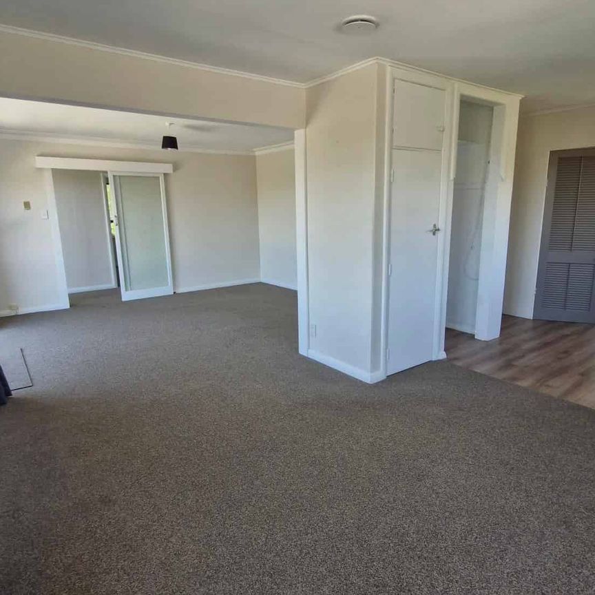 Tidy 1950’s Home - Photo 1