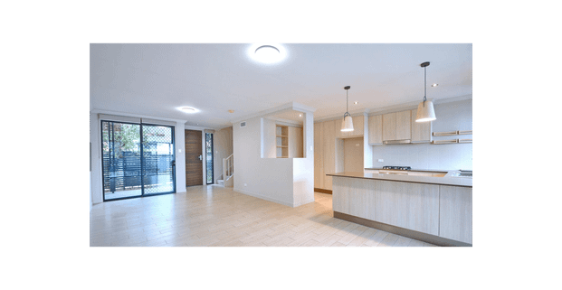 Stunning 3-Bedroom Townhouse - Photo 1