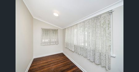 Beautiful Three Bedroom Home in Great Location! - Photo 5