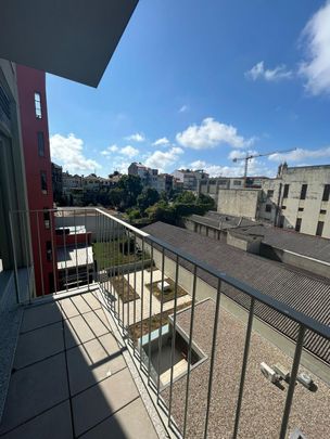 Apartamento T1 com lugar de garagem a 300 metros da Estação do Metro da Trindade - Photo 1