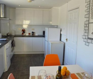 Pen Park Road, Southmead - Photo 1