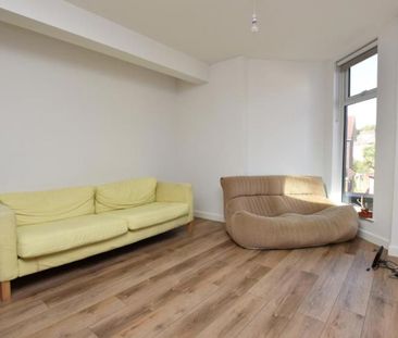 Ocean present this large 2 double bedroom flat on Warden Road, Bedm... - Photo 1