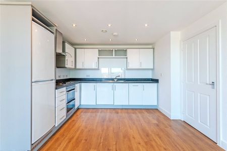 2 Bed Flat, Gants Hill, IG2 - Photo 5