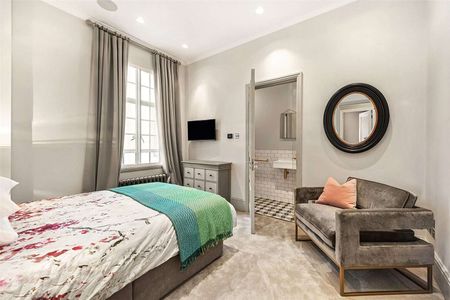 Four bedroom apartment finished to the highest of specifications located in Chiltern Court - Photo 5