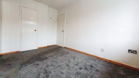 4 bedroom detached house to rent - Photo 3