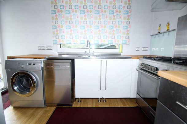 4 Bedroom House - End Terrace To Let - Photo 1