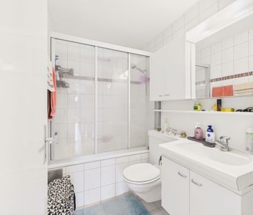 Luxurious 3-room penthouse apartment with balcony in Bottmingen - Foto 3