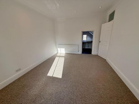 3 bedroom flat to rent - Photo 2
