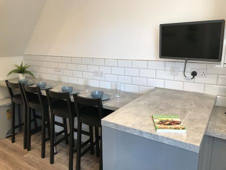 1 bedroom in a house share to rent - Photo 5