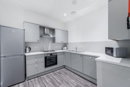 4 bedroom flat to rent - Photo 4