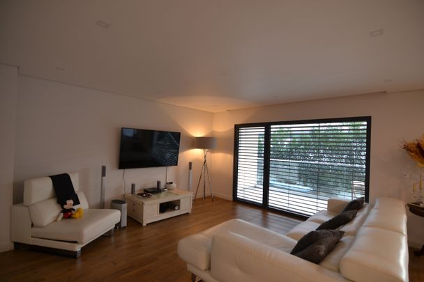 Moradia isolada T4+1 para arrendamento no Alto da Barra em Oeiras - Foto 1