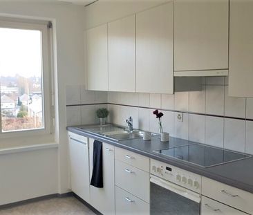 HELLE UND GERÄUMIGE WOHNUNG SUCHT NEUEN MIETER! - Foto 3