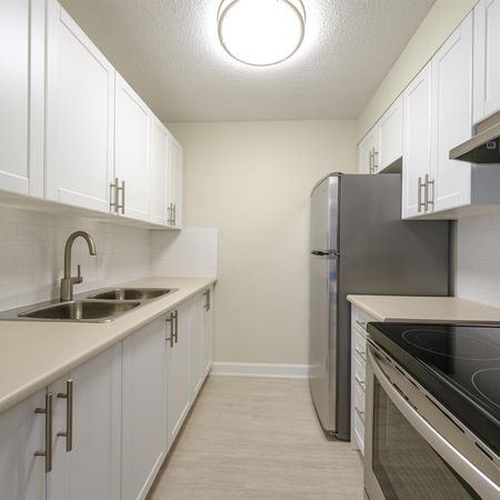 The Huron Apartments - Photo 4