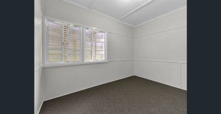 LARGE 3 BEDROOM HOUSE IN ENOGGERA !! Brand new Bathroom! - Photo 2
