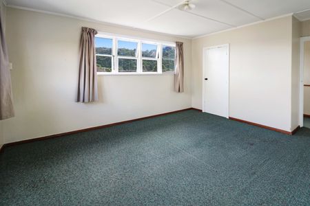 Three Bedroom in Taita - Photo 2