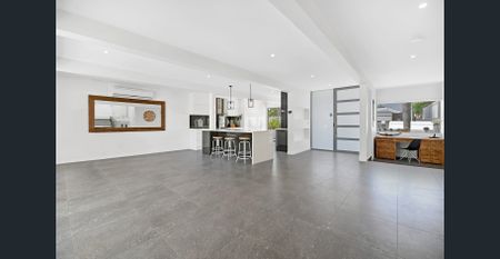 Experience the Epitome of Gold Coast Waterfront Living in This Stunning Fully Furnished Designer Residence Located in the Heart of Broadbeach Waters - Photo 5