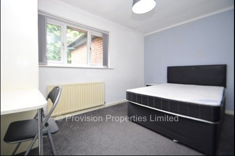 4 Bed House near the Leeds University - Photo 1