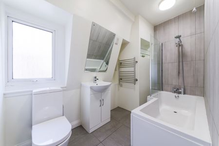 2 Bedroom Flat, Brewer Street, London, Greater London, Soho, W1F - Photo 5