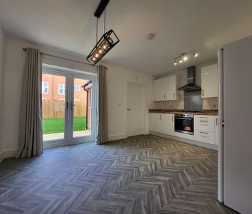 3 bedroom semi-detached to let - Photo 3