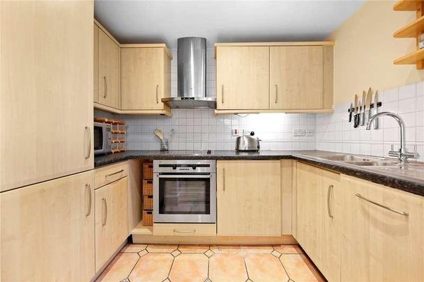 Limehouse Basin, London, E14 - Photo 1