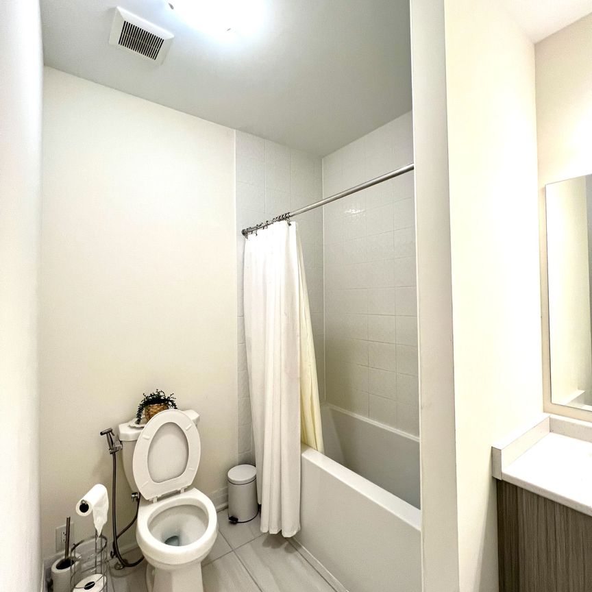 For Lease - 115B Bond Crescent, Richmond Hill, Ontario - Photo 1