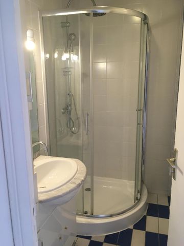 Location Appartement 4 pièces 67m² DECINES CHARPIEU 69150 - Photo 2